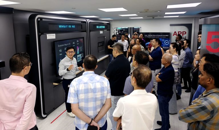 Exploring 5G and AIoT Applications for the Built Environment Sector
